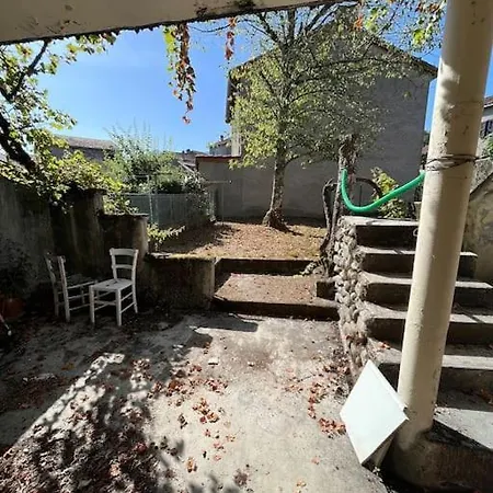 Дом отдыха La Petite Ourse Maison De Village A Oust