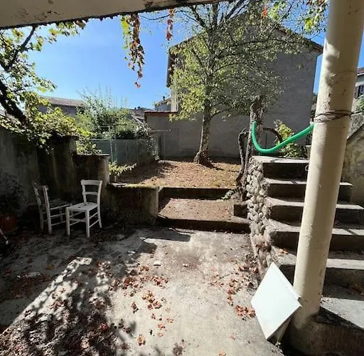 Casa de Férias La Petite Ourse Maison De Village à Oust