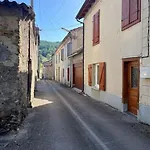 Hébergement de vacances La Petite Ourse Maison De Village à *
